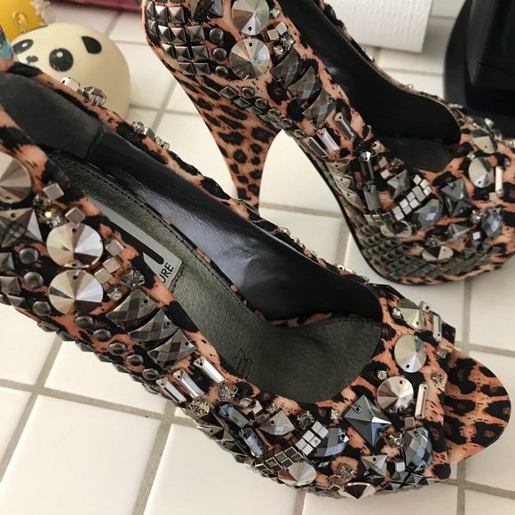 Shoes - Picture 5 of 5